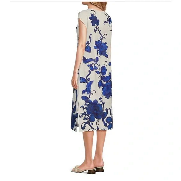 Johnny was Camila floral print round neck short sleeve side slit shirt dress